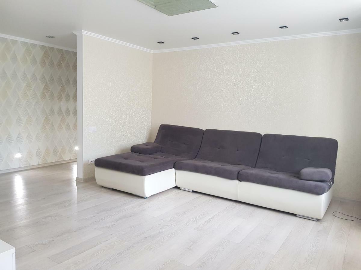 Appartment-Квартира Vinnytsia Bagian luar foto